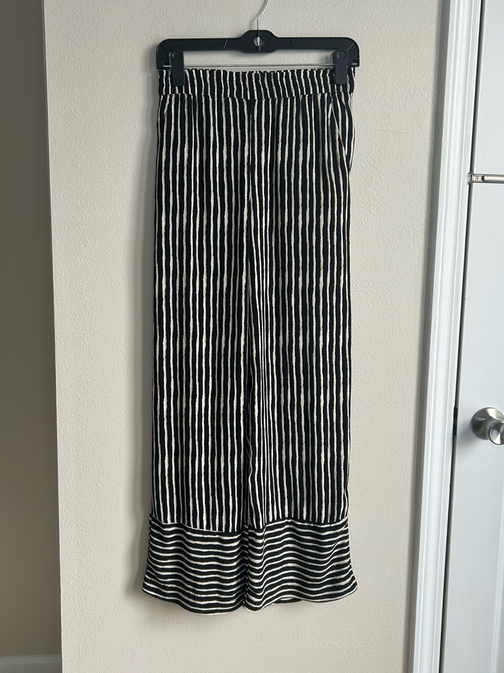 H&M Black White Striped Casual Wide Leg Pants Elastic Waist Pockets Size 2